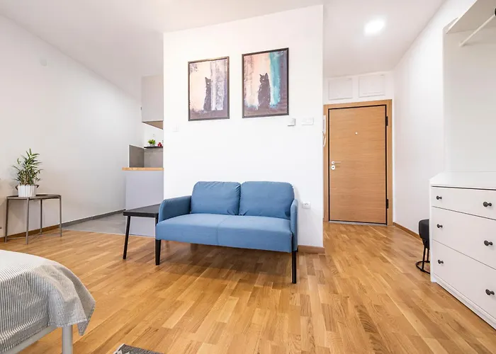 Modern Bright Studio-Free Private Parking-Fast Wi-Fi