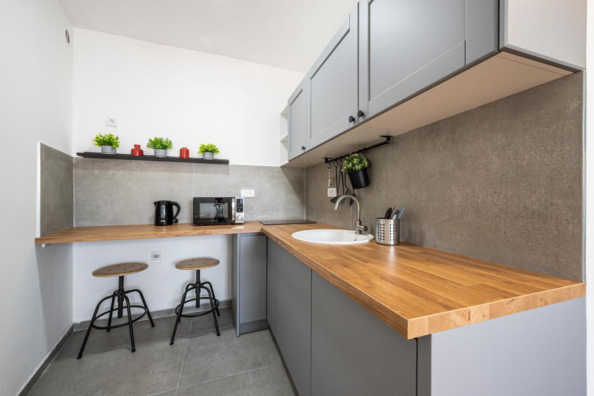 Modern Bright Studio-free Private Parking-fast Wi-fi