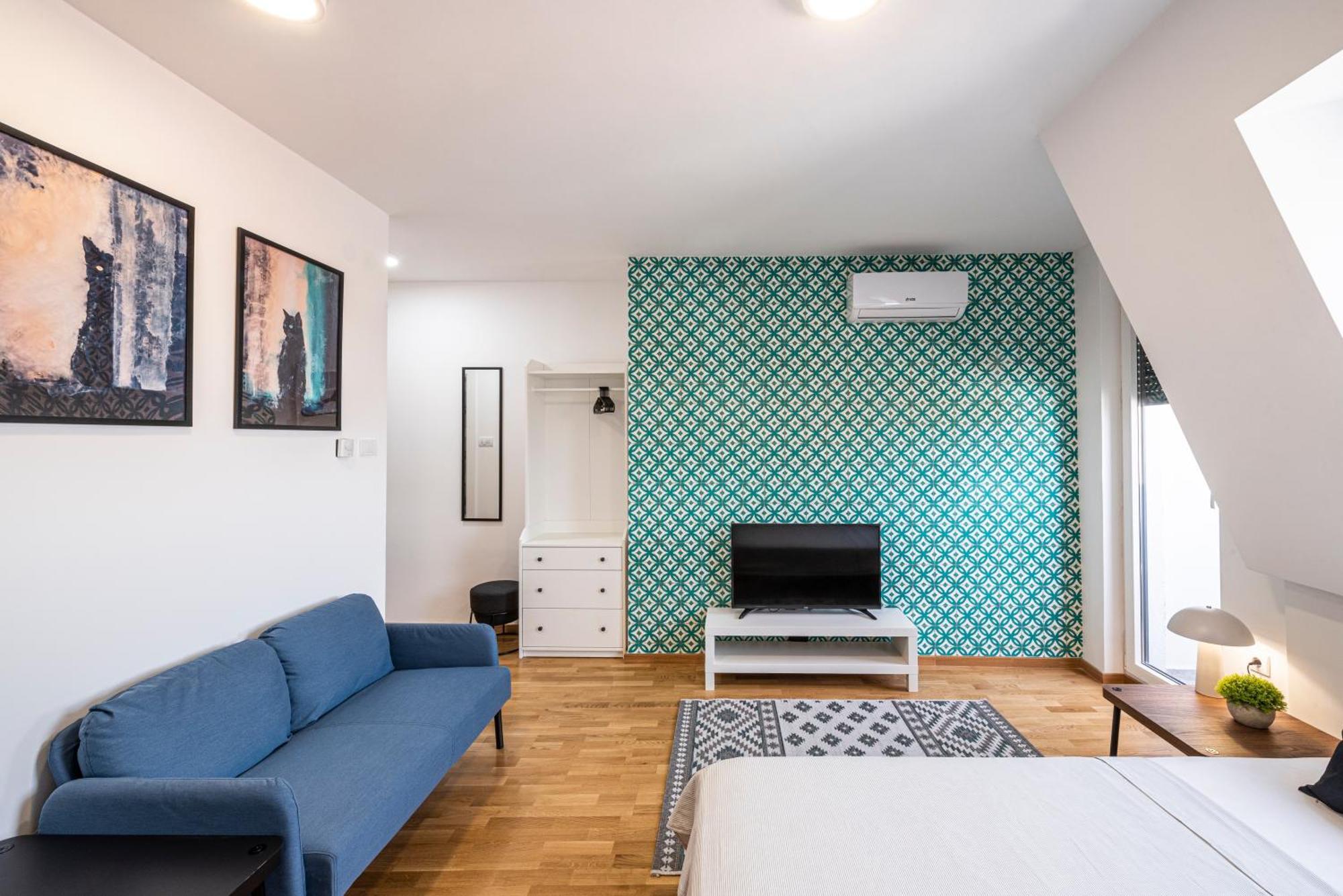 Modern Bright Studio-free Private Parking-fast Wi-fi Apartment *