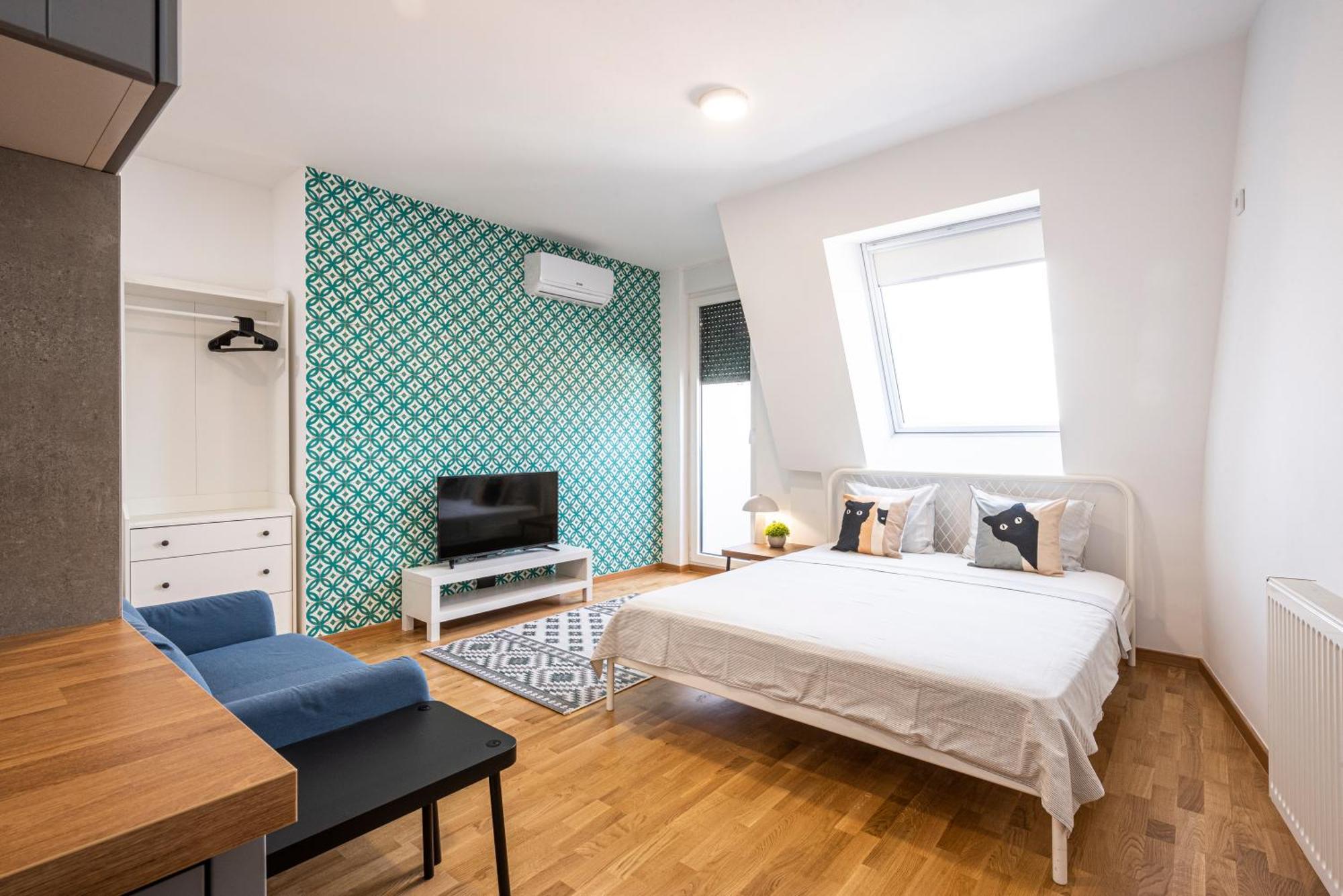 Modern Bright Studio-free Private Parking-fast Wi-fi *